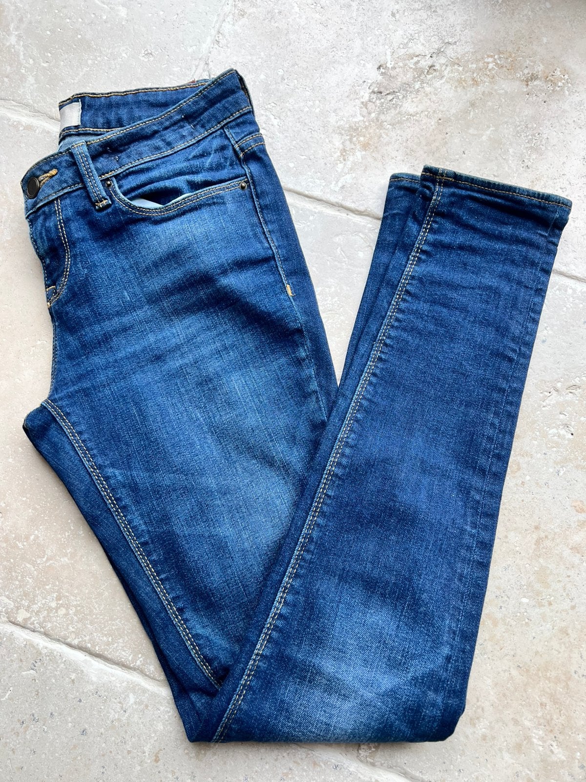 Jeans Zara Basic, Vêtements | Femmes, Enlèvement, Porté, Bleu, W28 - W29 (confection 36)