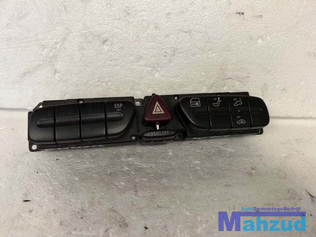 MERCEDES C-KLASSE W203 Alarmlicht schakelaar 2038216258, Mercedes-Benz AG, Mercedes-Benz, Utilisé, Mercedesstrasse 120
70372  Stuttgart, DE