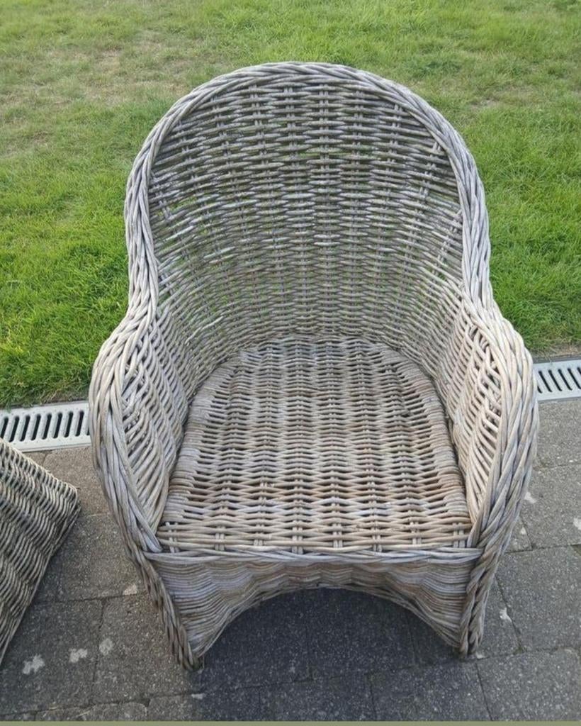 4 mooie rieten tuinstoelen + kussens, Ophalen