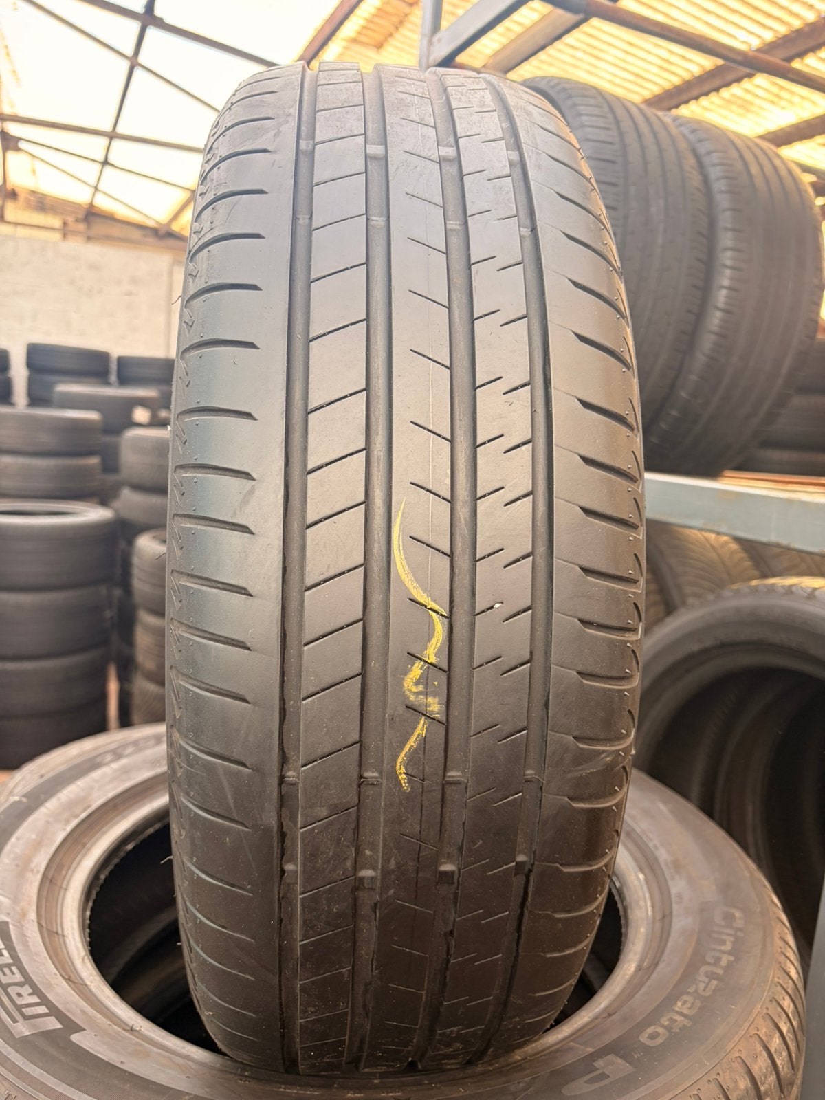 225 60r18 Bridgestone avec montage et équilibrage, Ophalen, Gebruikt