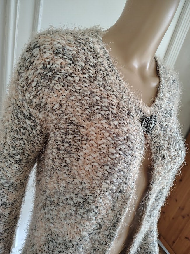 lange gebreide vest met siergesp, Kleding | Dames, Truien en Vesten, Verzenden, Zo goed als nieuw, Maat 36 (S)