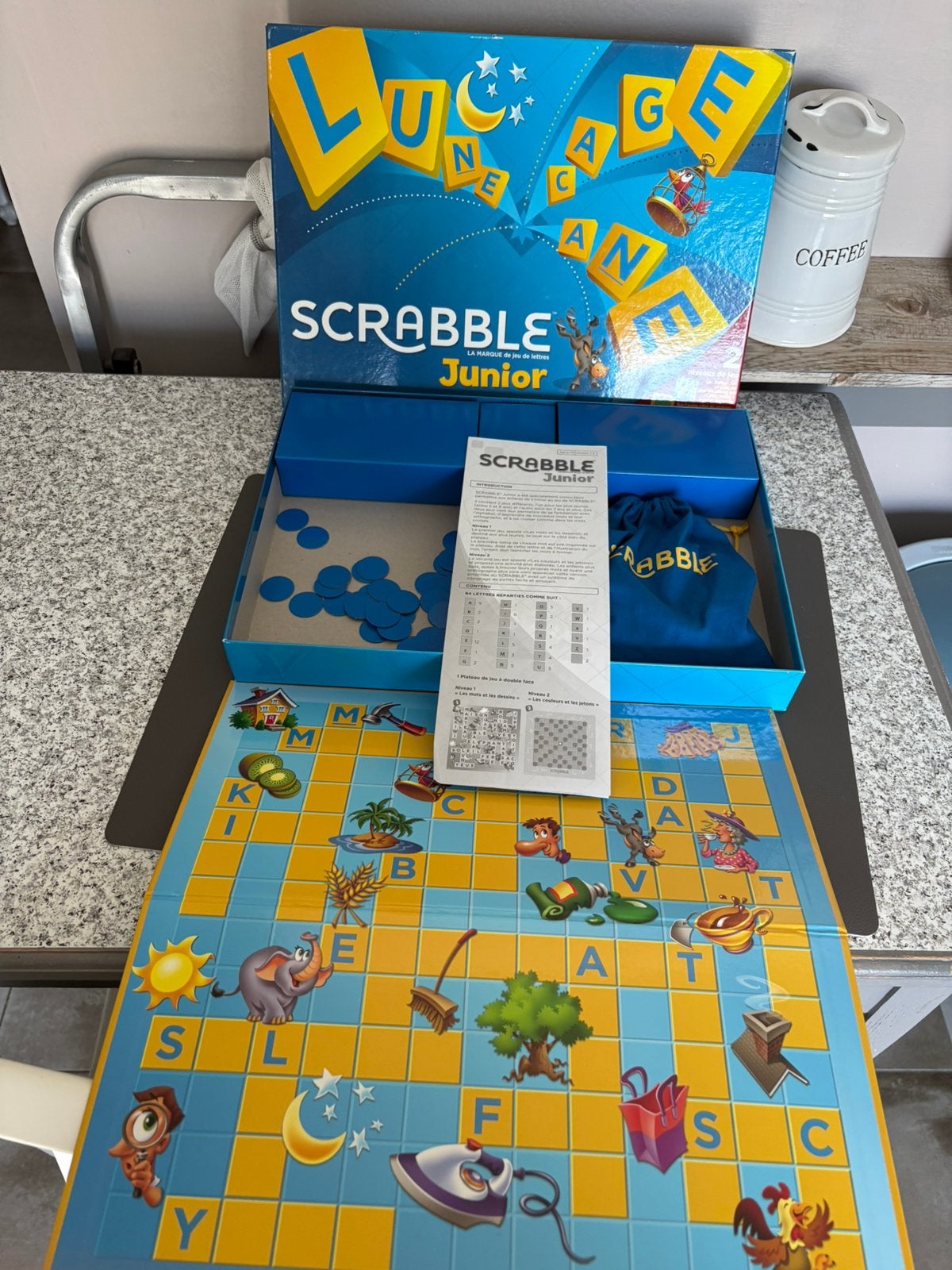 SCRABBLE JUNIOR, Hobby & Loisirs créatifs, Jeux de société | Jeux de plateau, Enlèvement ou Envoi, Comme neuf