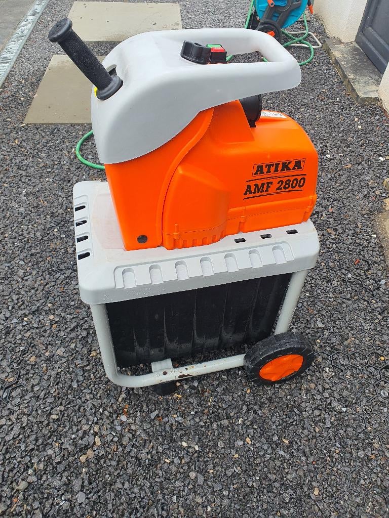 L'ATIKA AMF 2800 est le broyeur idéal pour une coupe rapide, Électrique, Atika, Enlèvement, Sac de ramassage