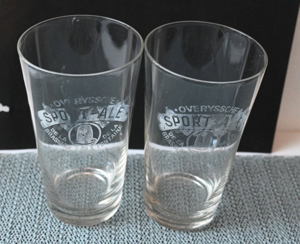 Twee oude glazen  Sport - Ale Overyssche Fontaine, Verzenden, Gebruikt, Glas of Glazen, Overige merken