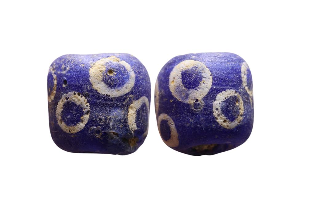 Fenicische blauwe glaskraal, Verzenden