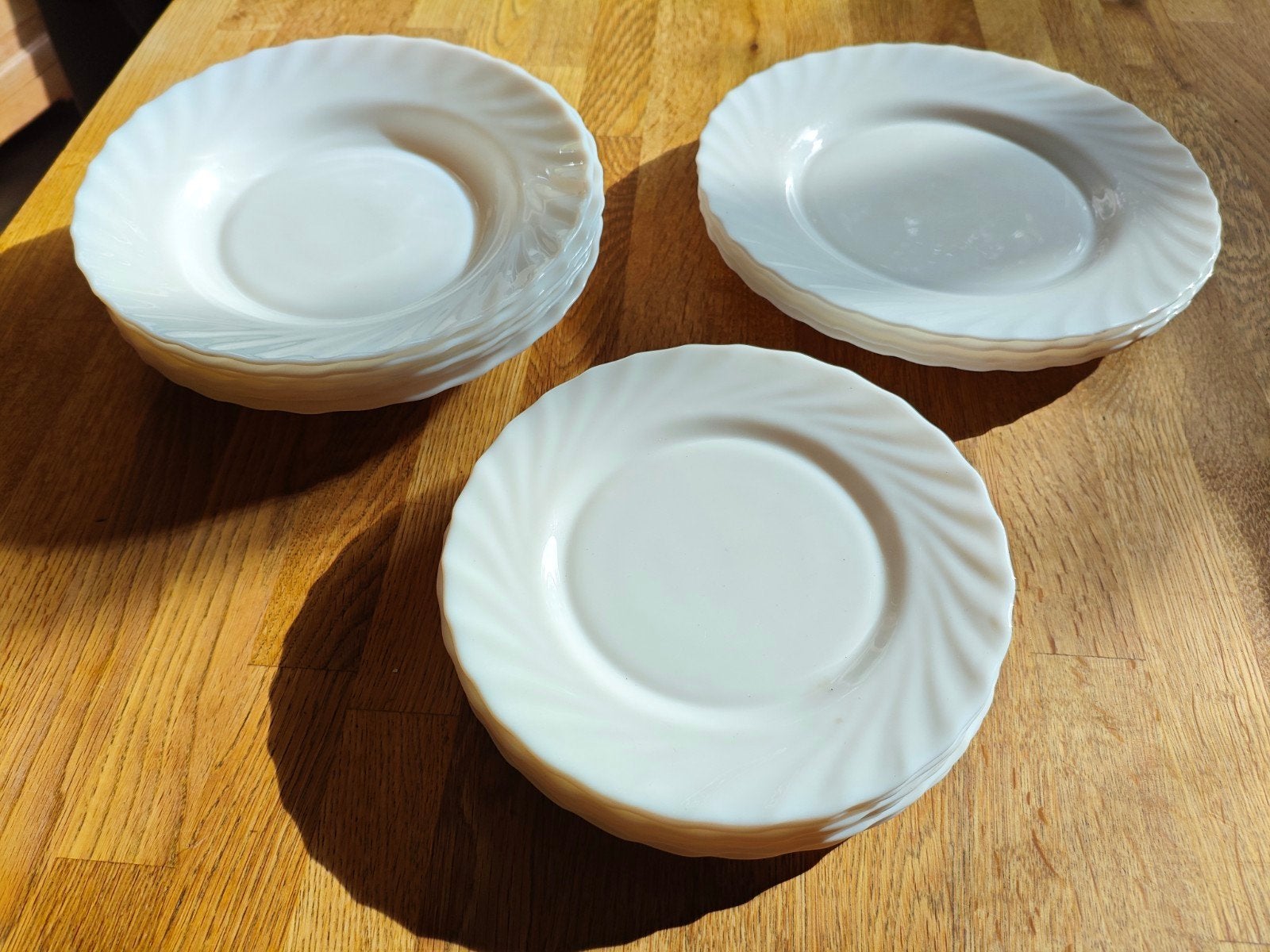 Service Arcopal blanc 12 assiettes, Maison & Meubles, Cuisine | Vaisselle, Assiettes(s), Vintage, Enlèvement, Utilisé