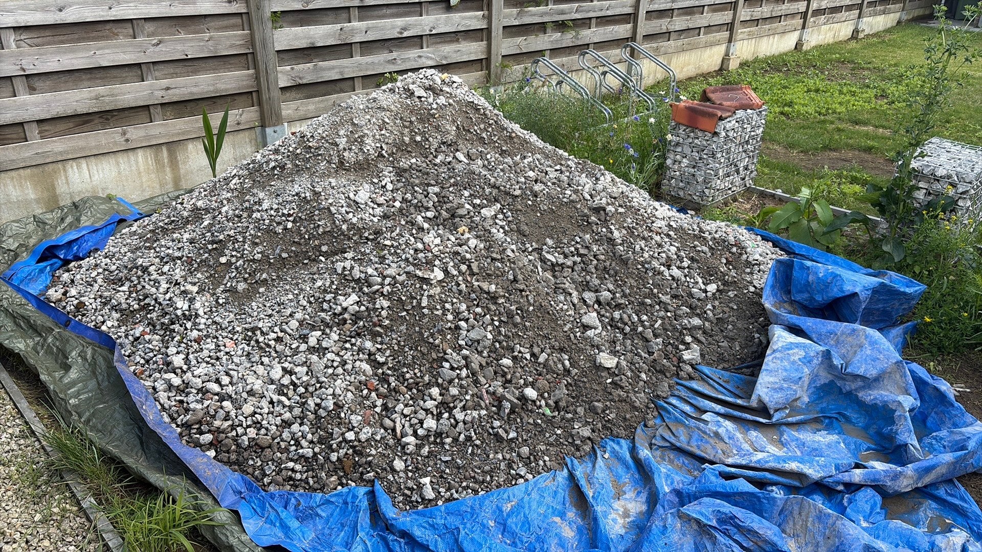 Gratis Gebroken betonpuin 2m3, Tuin en Terras, Grind, Keien en Split, Ophalen, Overige materialen, Overige typen, Zo goed als nieuw