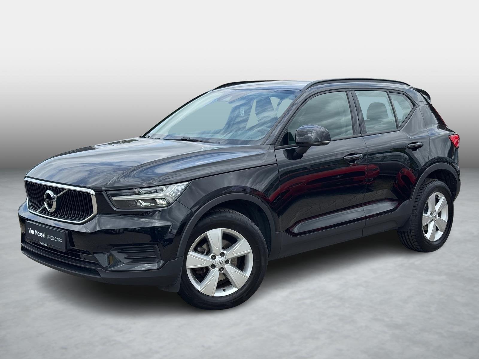 Volvo XC40 T2 Momentum Core, Voorwielaandrijving, Gebruikt, Zwart, SUV of Terreinwagen
