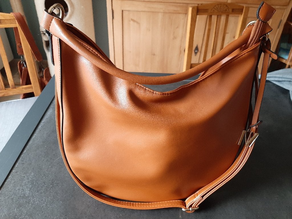 Te koop: Leuke cognac kleurig dameshandtas van "Mae"., Ophalen of Verzenden, Gebruikt, Bruin, Schoudertasje