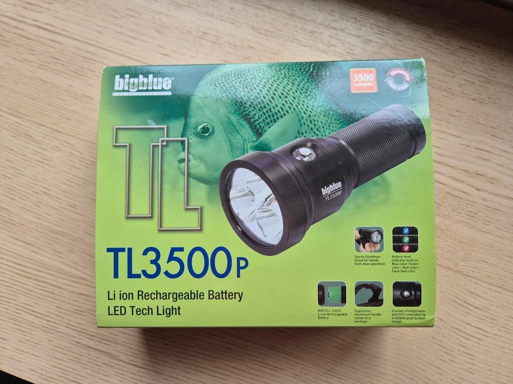 Lampe de plongée Bigblue en très bon état, Sports nautiques & Bateaux, Plongée, Enlèvement, Utilisé, Lampe de plongée