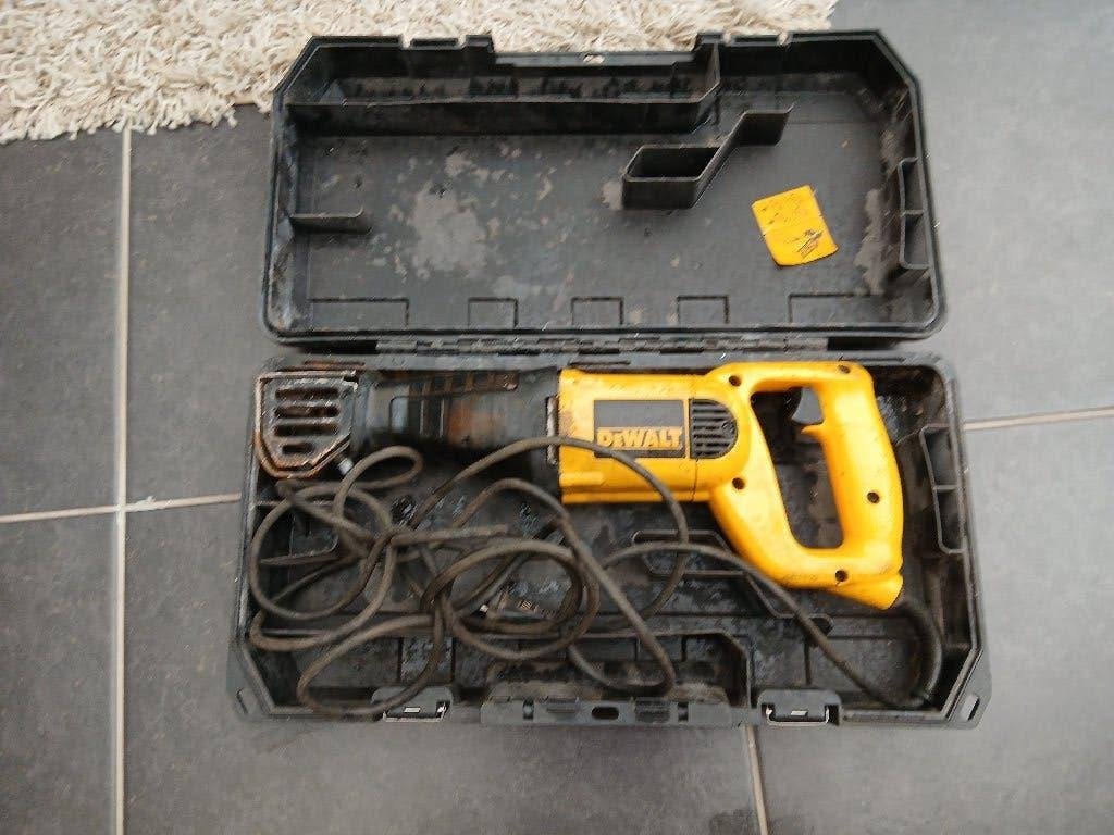 Dewalt : reciprozaagmachine, Gebruikt, 70 mm of meer, 600 tot 1200 watt, Ophalen of Verzenden
