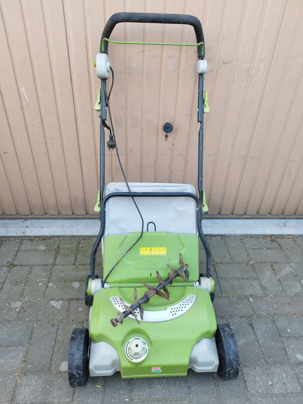 2 dezelfde verticuteerder, Jardin & Terrasse, Scarificateurs, Enlèvement