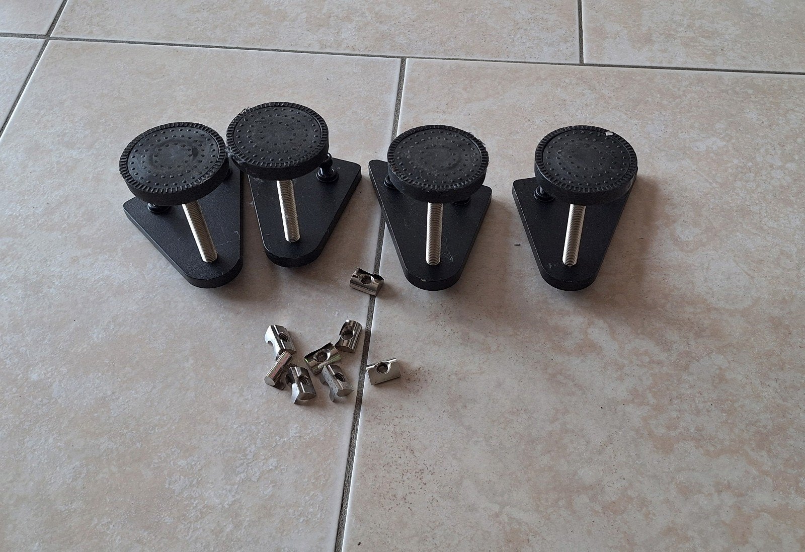sim voetjes voor aluminium simracing rig, Consoles de jeu & Jeux vidéo, Jeux | PC, Enlèvement