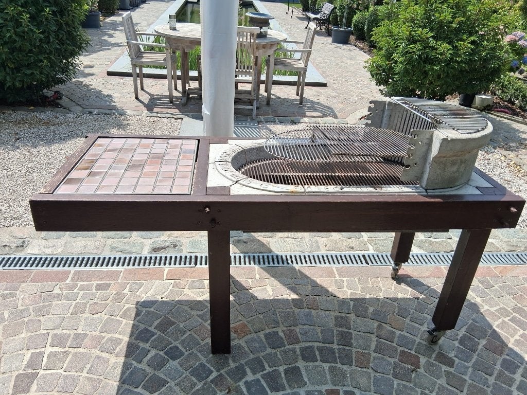 Ingewerkte BBQ in houten tafel, betonnen kuip & werkblad, Ophalen, Gebruikt, Met accessoires