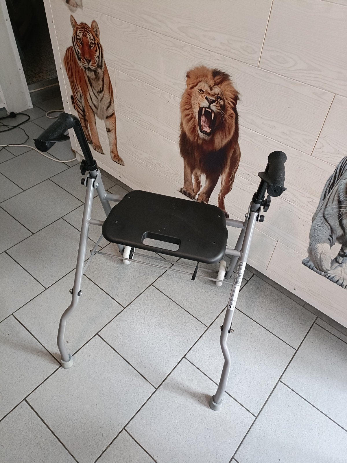 Tribune déambulateur 4roues pliable aluminium 2pieds,2roues, Diversen, Ophalen, Opvouwbaar