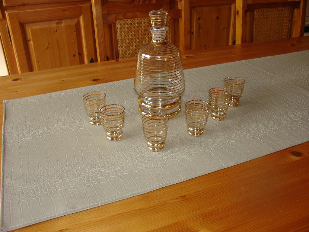 carafe à vin avec 6 verres, Antiquités & Art, Enlèvement ou Envoi