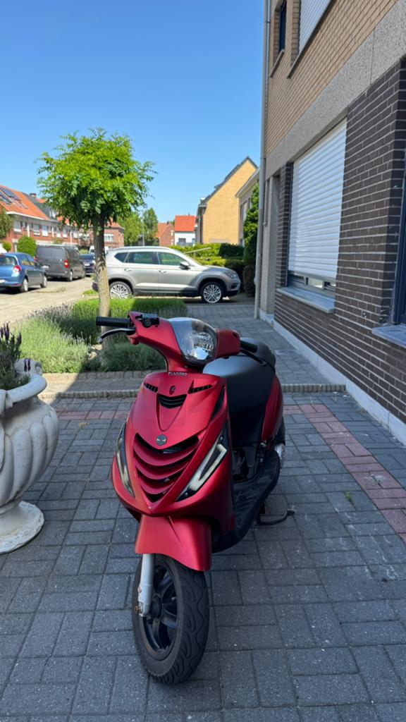 Piaggo zip 50cc a klasse 4t, Fietsen en Brommers, Scooters | Piaggio, Zo goed als nieuw, Zip, Benzine, Ophalen