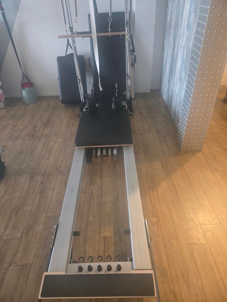Pilates reformer met toren gebruikt studio kwaliteit, Sport en Fitness, Yoga en Pilates, Ophalen