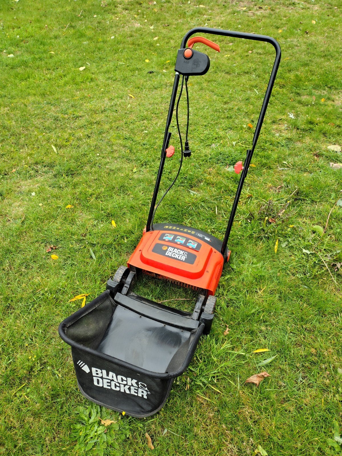 Black&Decker verticuteermachine GD300, Jardin & Terrasse, Enlèvement