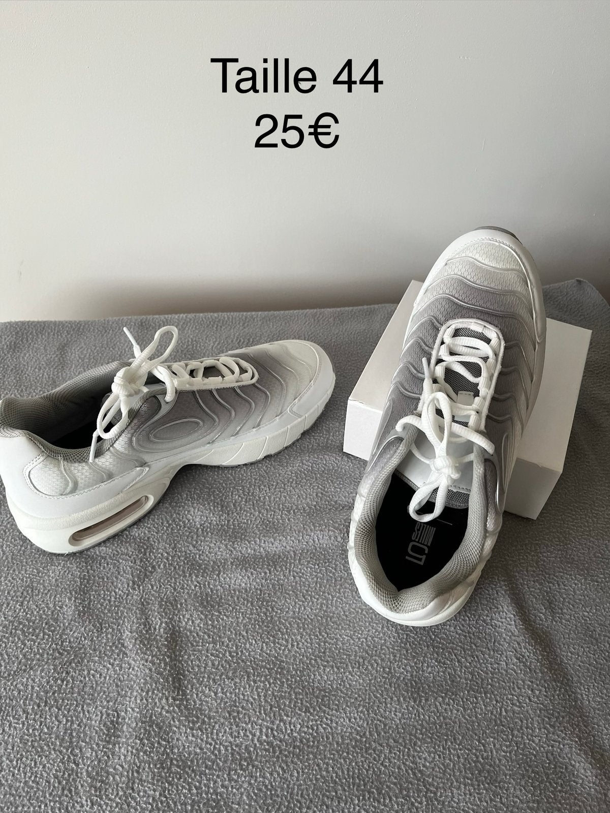 Différents chaussures homme, Vêtements | Femmes, Enlèvement, Comme neuf