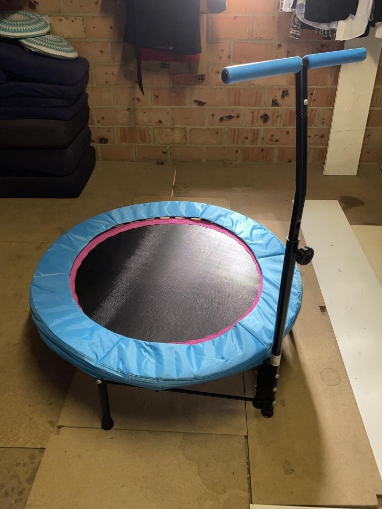 Power Maxx Fitness Trampoline met Leuning + Trainings-DVD's, Sport en Fitness, Fitnessapparatuur, Zo goed als nieuw, Overige typen