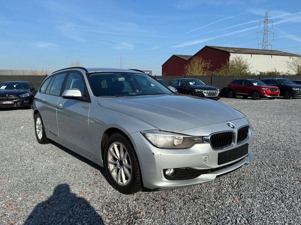 BMW 3 Serie 318 Touring 318 d, Autos, Cuir, Entreprise, Boîte manuelle, Noir