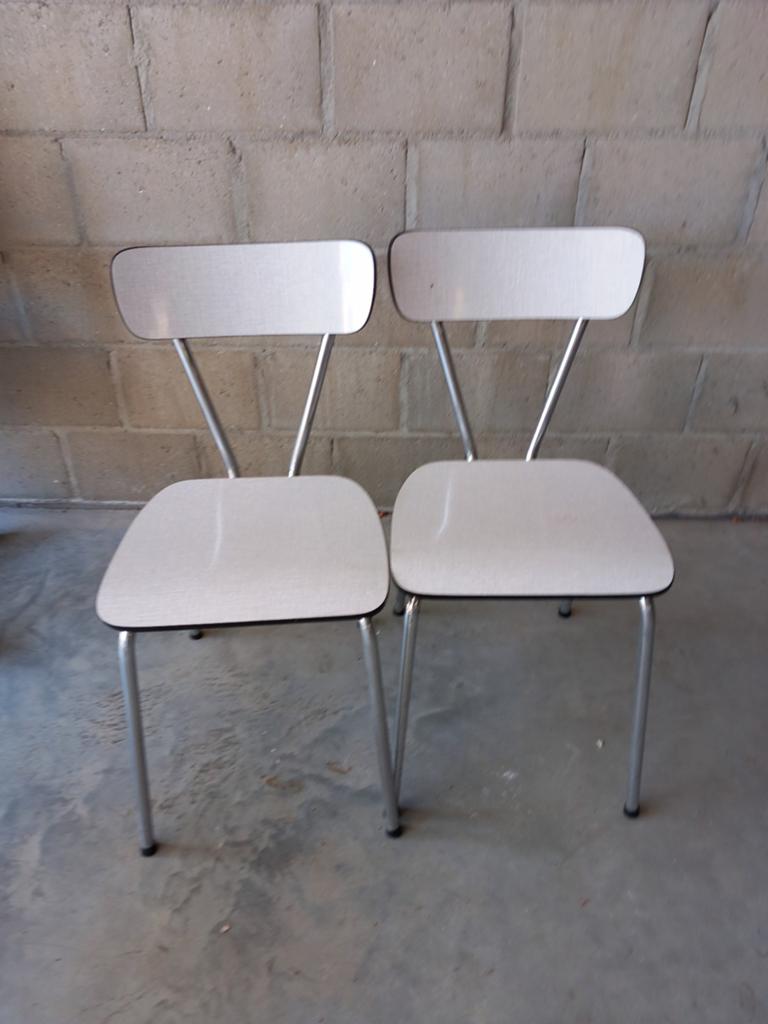 Gratis Stoelen, Ophalen
