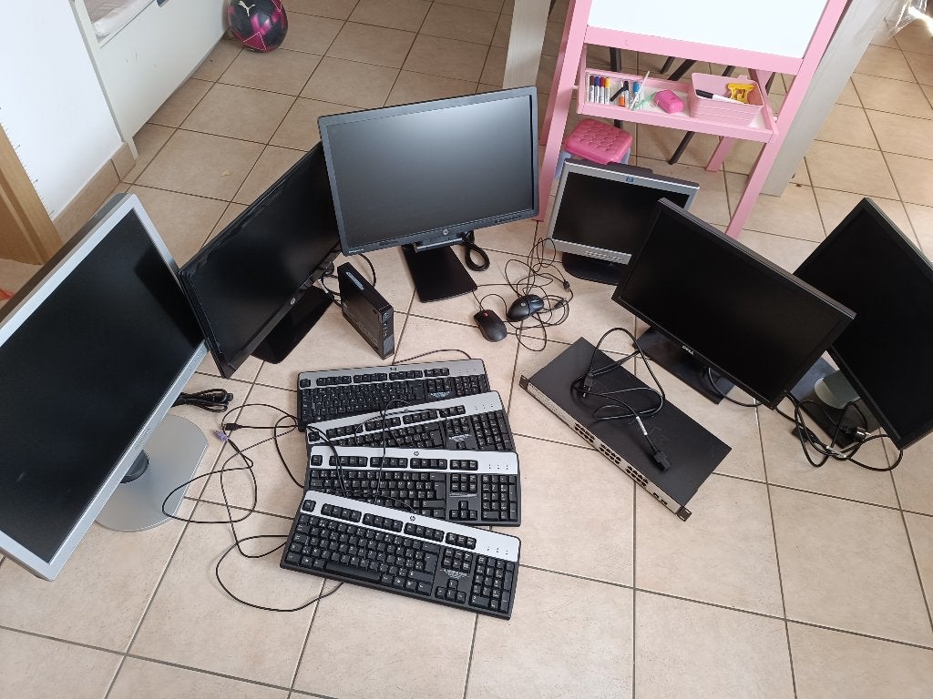 Lot matériel informatique, Informatique & Logiciels, Ordinateurs de bureau, 32 GB, Enlèvement, Utilisé, Inconnu