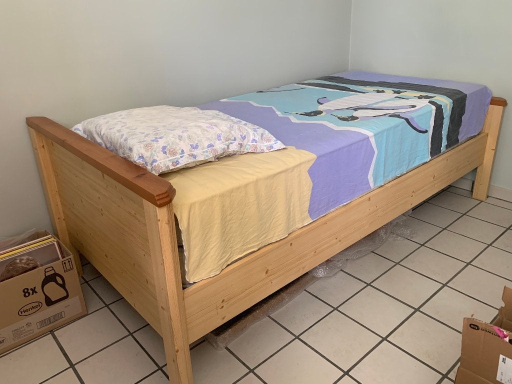 Eenpersoonsbed 90 x 200 & Nachtkastje & Matras, Ophalen, Zo goed als nieuw, 200 cm, Hout