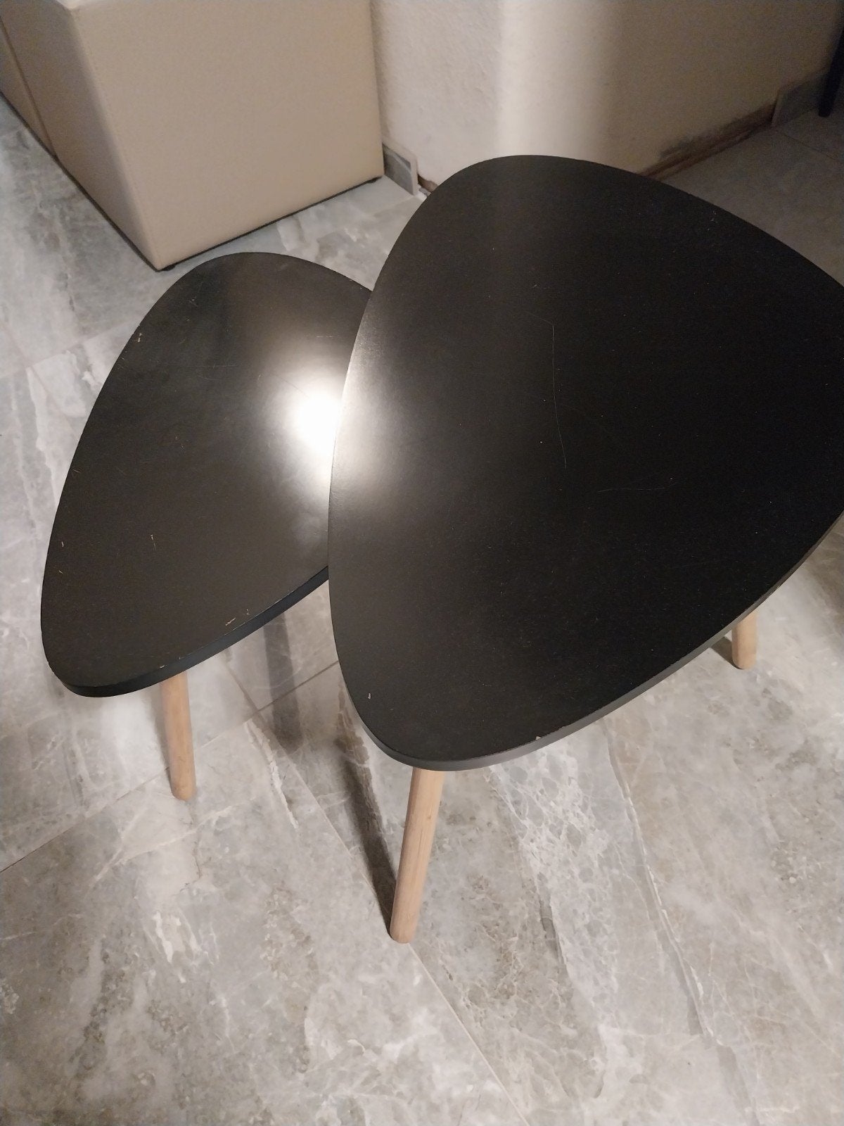 2 tables d'appoint à rénover, Enlèvement