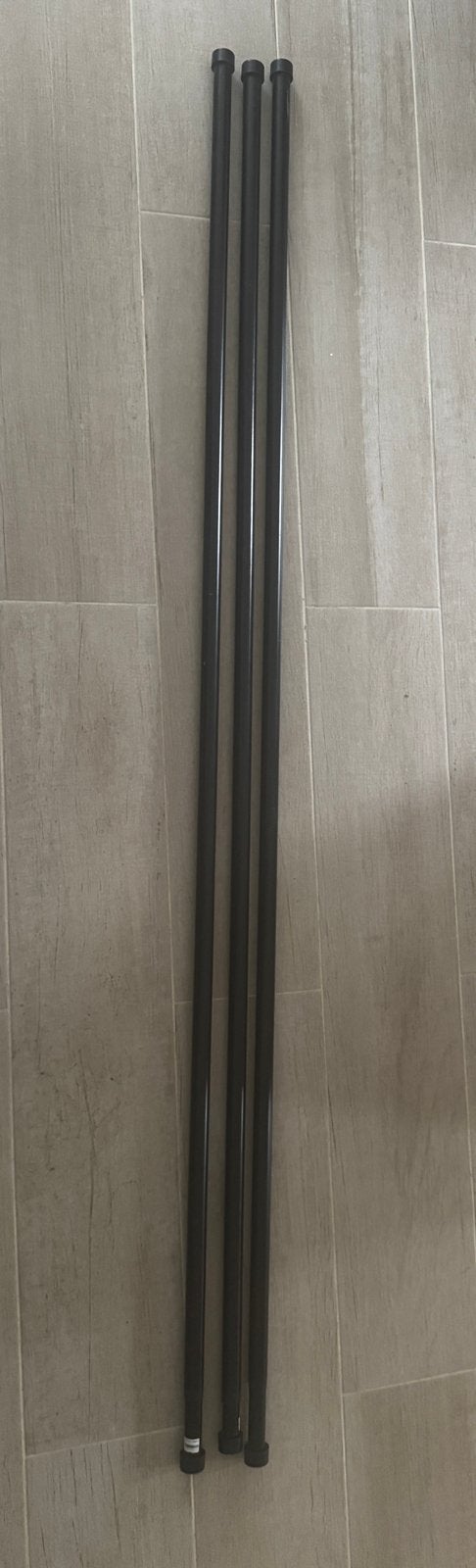 Tringle noir Ikea Huggad, Raccourcissable, Métal, Comme neuf, Enlèvement