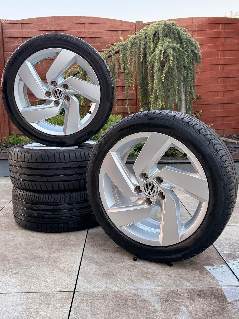 Originele 17" Volkswagen Golf 8 VIII M30 wielen en banden, Auto-onderdelen, Ophalen, Gebruikt, Banden en Velgen, 17 inch
