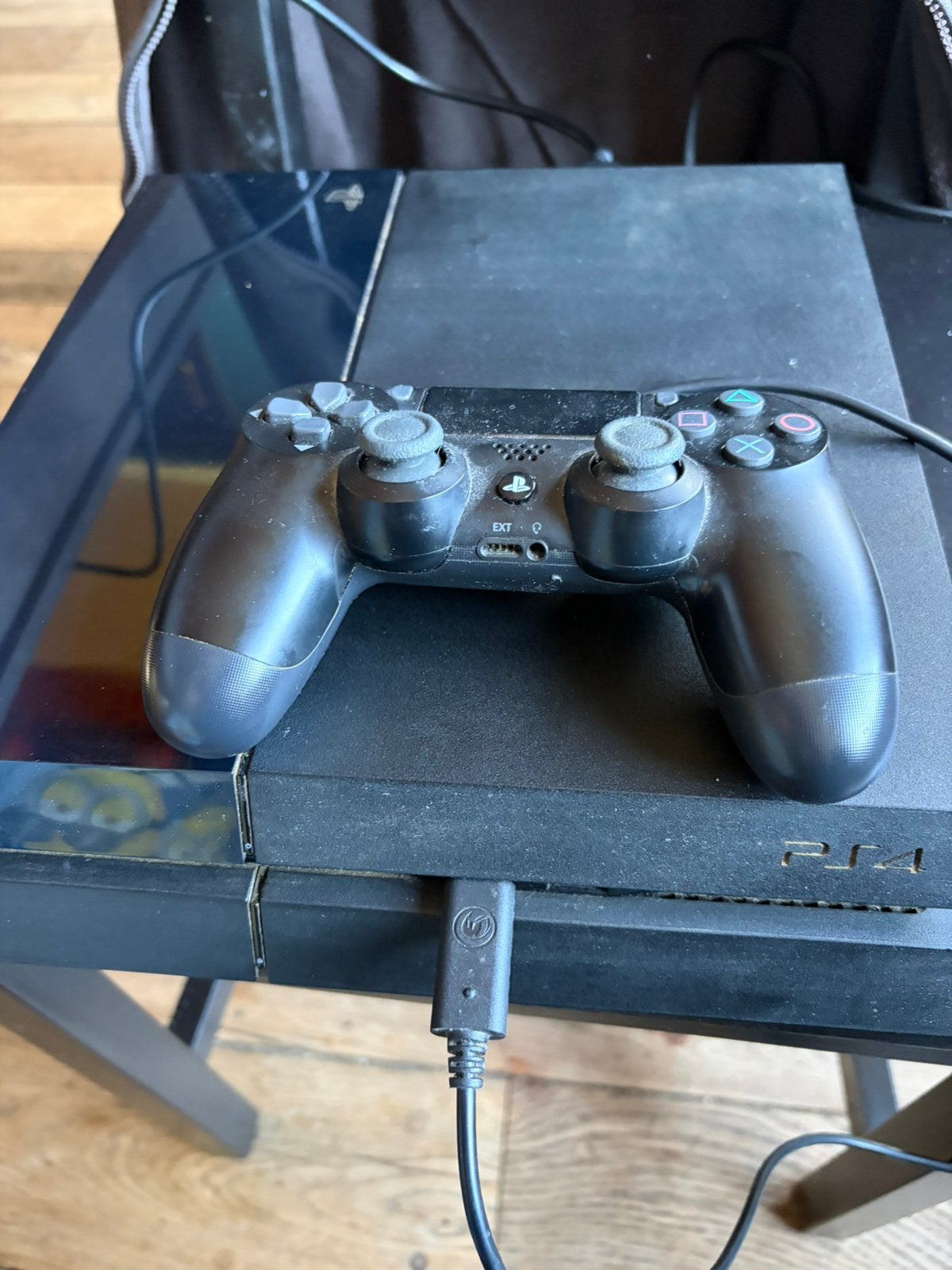 PlayStation 4 + tv, 500 GB, Avec 1 manette, Enlèvement, Utilisé