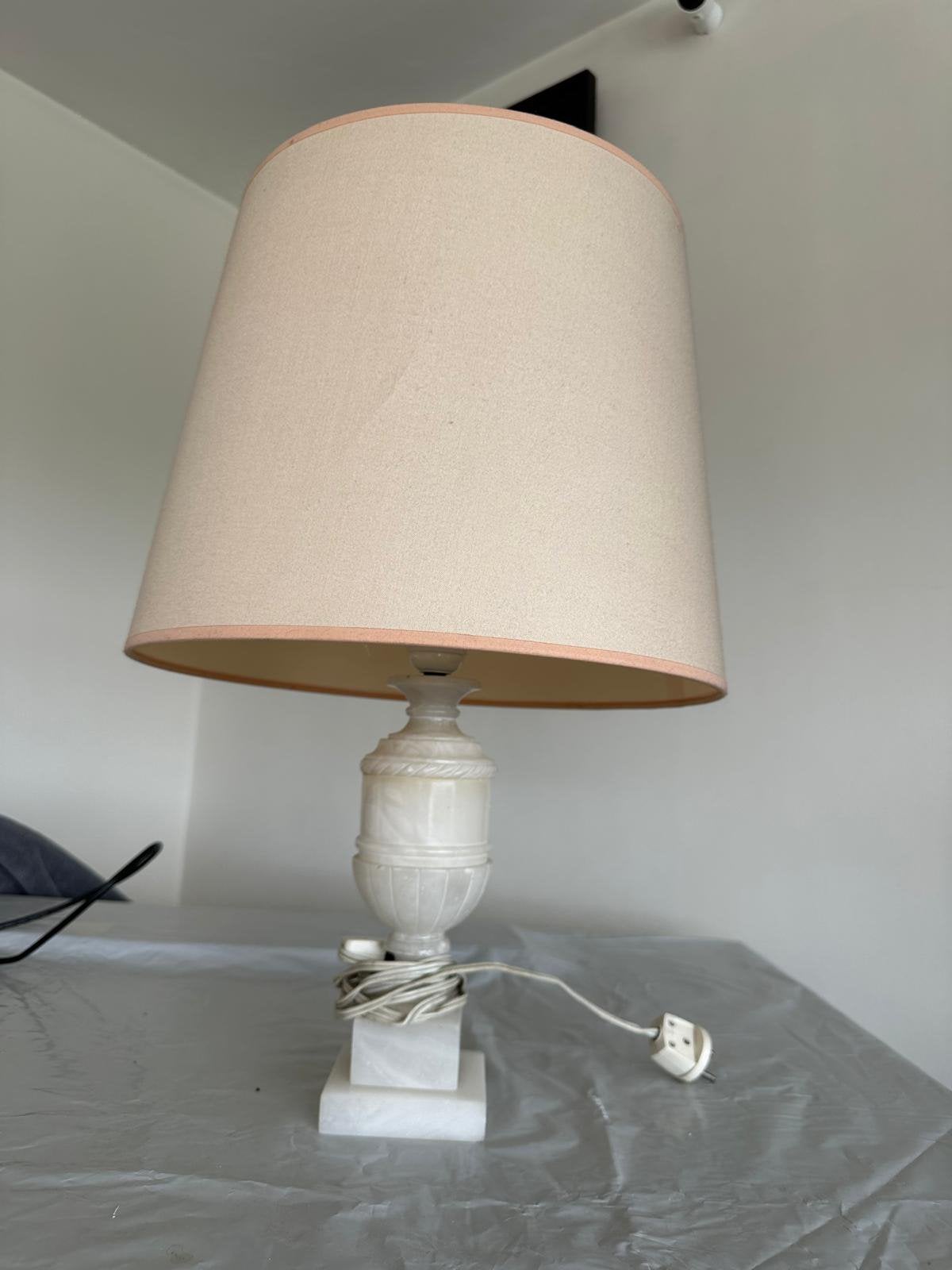 Lampe de table vintage en albâtre blanc style Néoclassique, Blanc, Enlèvement, Classique