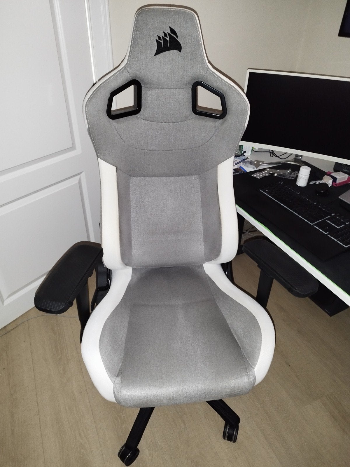 Corsair gaming stoel, Ophalen
