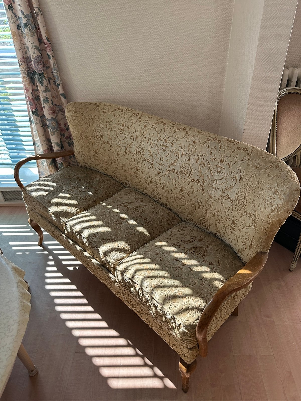Canapé 3 places vintage velours beige doré, Maison & Meubles, Enlèvement, Comme neuf, Beige