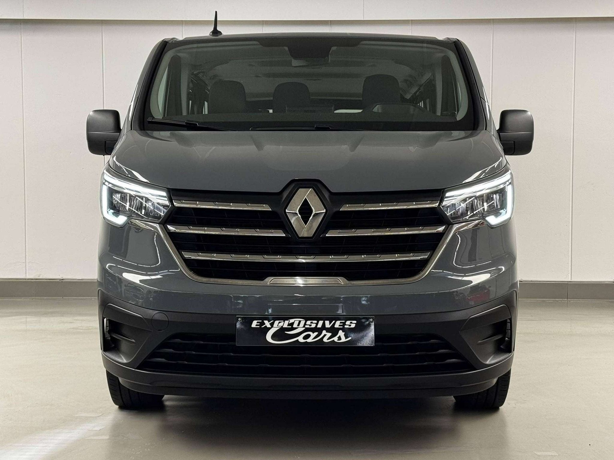 Renault Trafic 2.0 DCI 150 CV LONG CHASSIS PMR 9 PLACES EDC, 188 g/km, Stof, Gebruikt, 4 cilinders