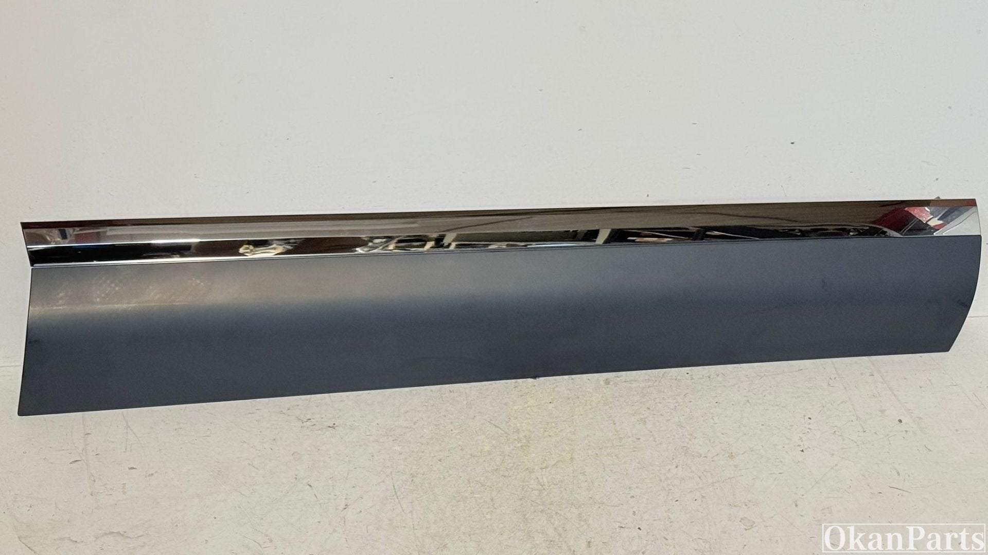 Moulure de porte droite pour Volkswagen Touareg 7P 7P6854940, Info@fabrikant.eu, Fabrikant BV, Fabrikantstraat 1
1000 AA  Amsterdam, NL