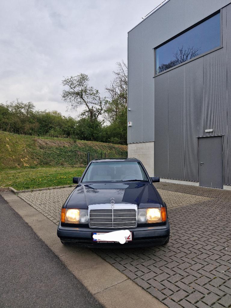 Mercedes w124 E260, Auto's, Stof, Blauw, Handgeschakeld, Particulier