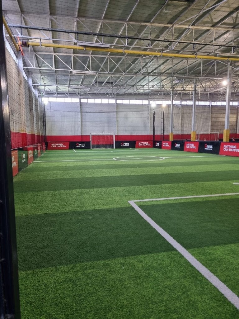 Indoor voetbalcentrum Sint-Niklaas - uitrusting + huur, Ophalen