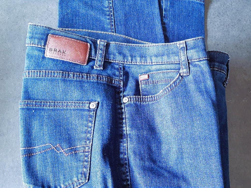 Te koop: Mooie jeansbroek van  "Brax, Carola"31/34, Vêtements | Femmes, Jeans, Porté, W30 - W32 (confection 38/40), Bleu, Enlèvement