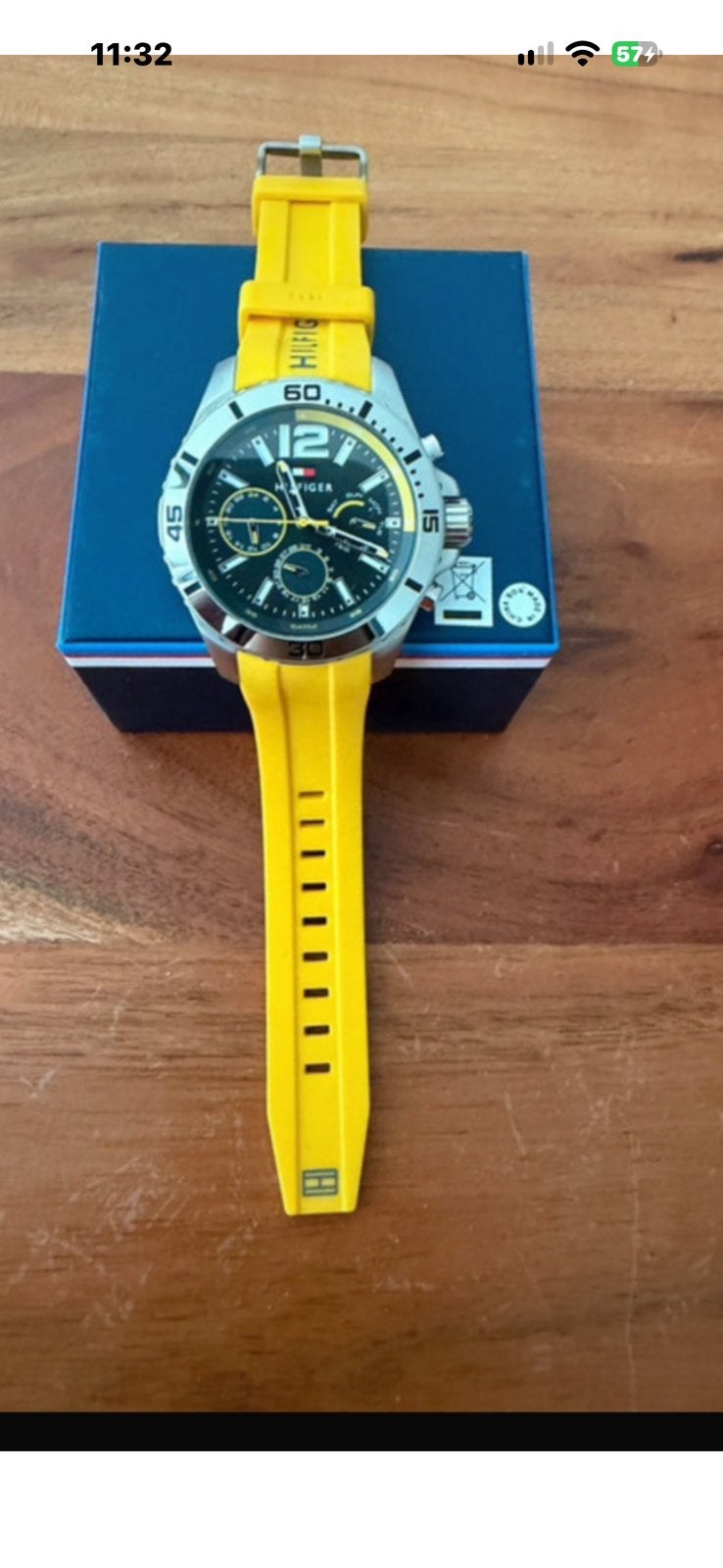 Montre Sportive Tommy Hilfiger état neuf, Bijoux, Sacs & Beauté, Autres marques, Enlèvement ou Envoi, Acier, Autres matériaux