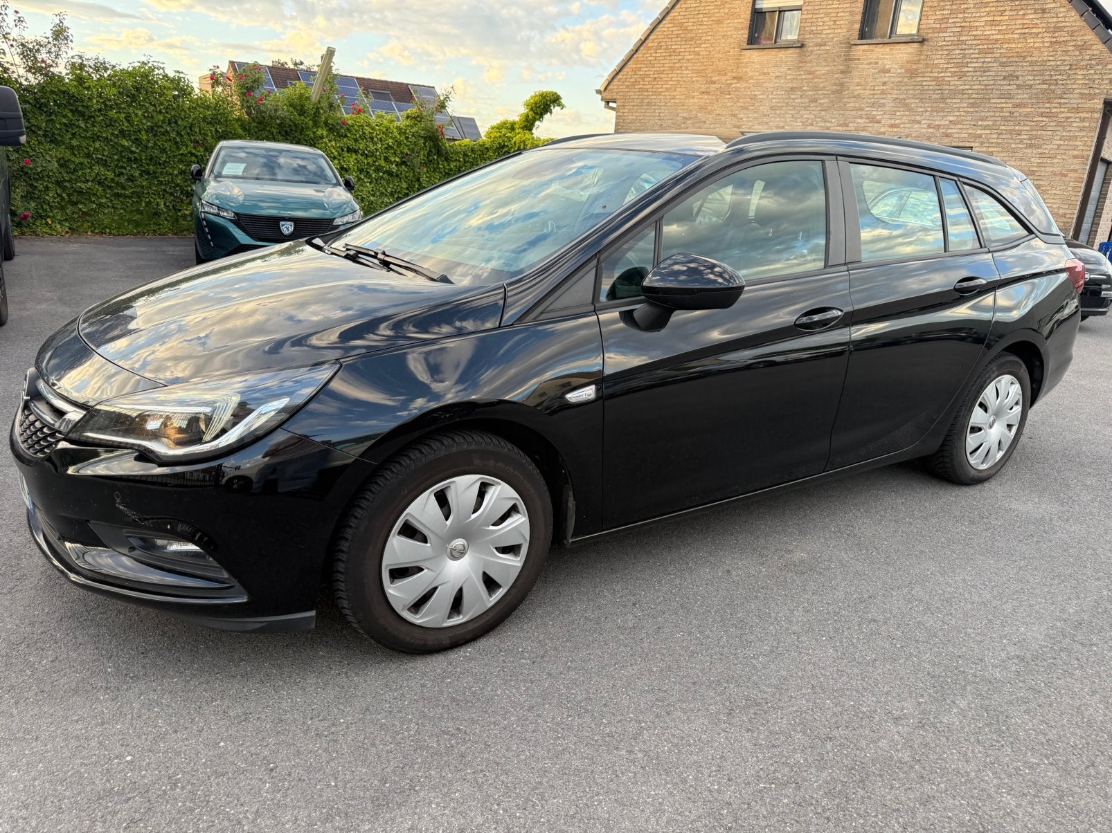 OPEL ASTRA | Automaat | 1.6 Diesel | 2019 | Trekhaak, Stof, 4 cilinders, Zwart, Bedrijf