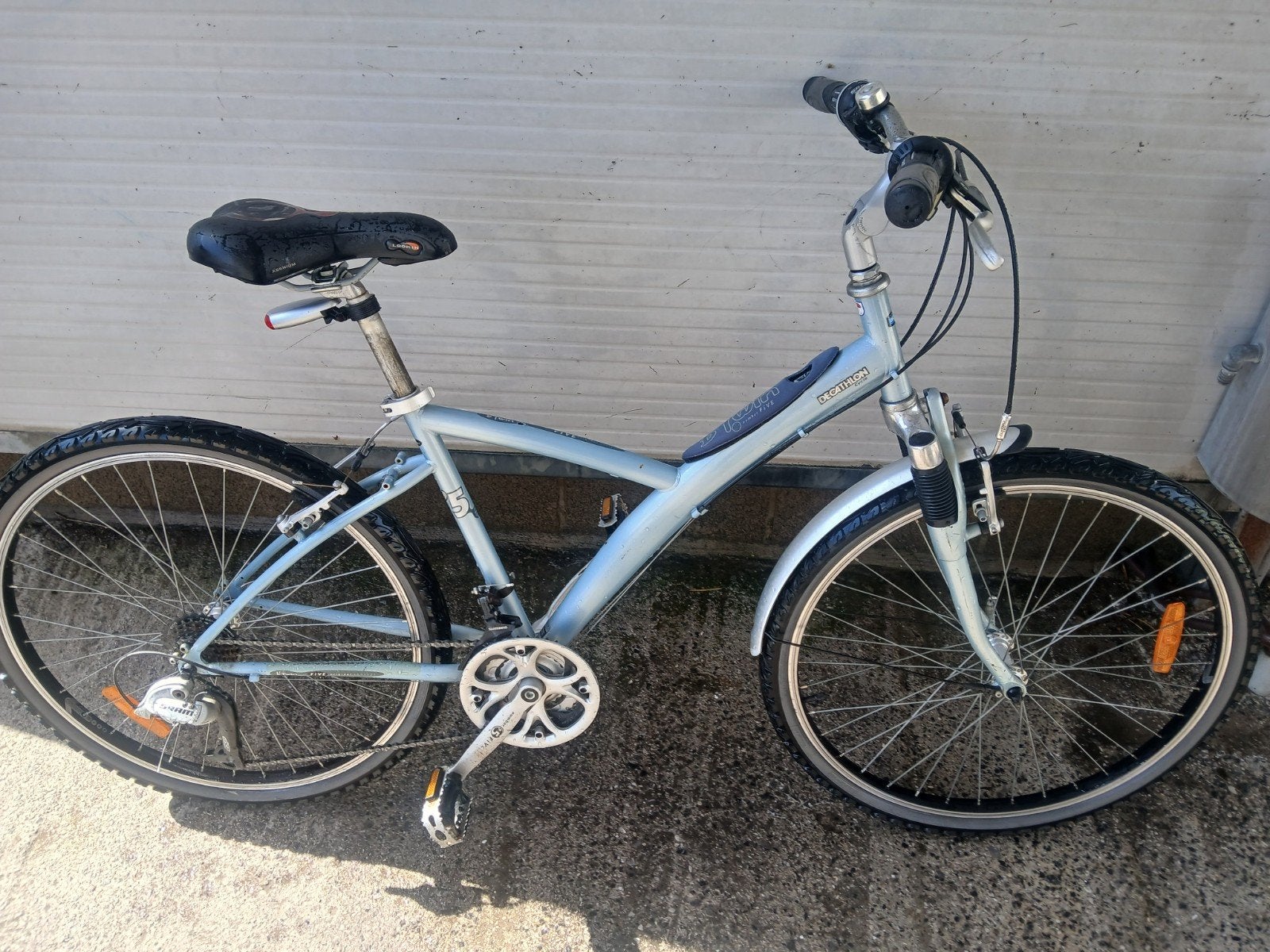 a vendre magnifique vélo vtt decathlon 26 pouces état neuf, Enlèvement ou Envoi