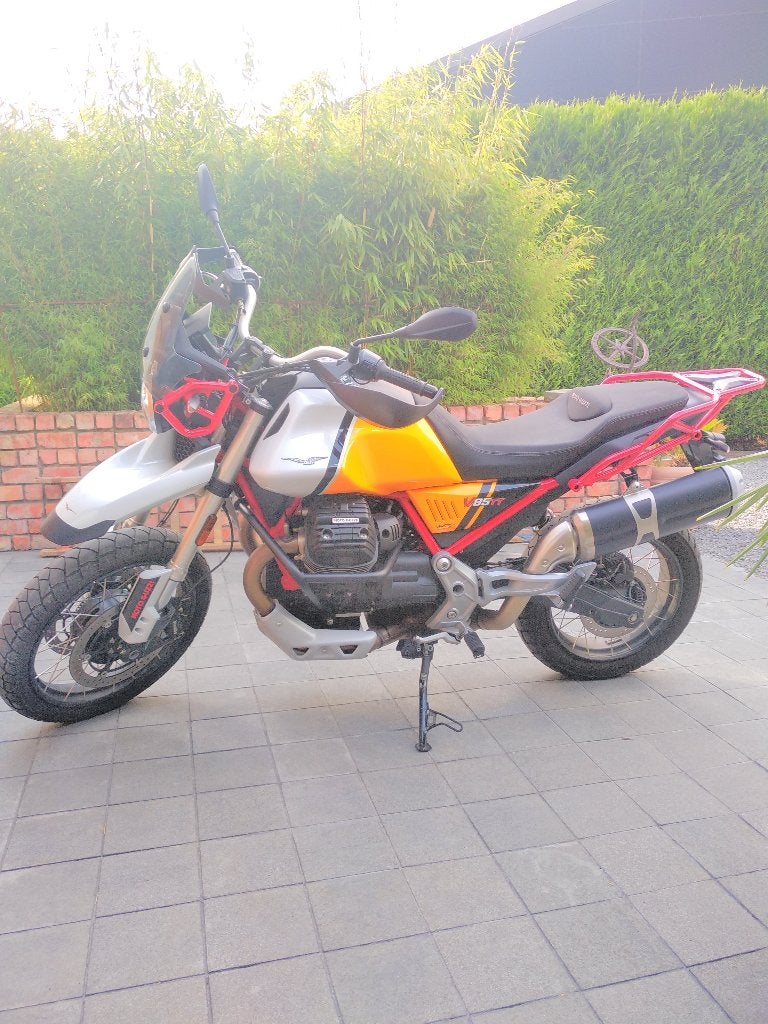 Guzzi v85 TT met weinig kilometers, Motos, Motos | Moto Guzzi, Occasion, Plus de 35 kW, Poignées chauffantes, Permis Moto A1 minimum