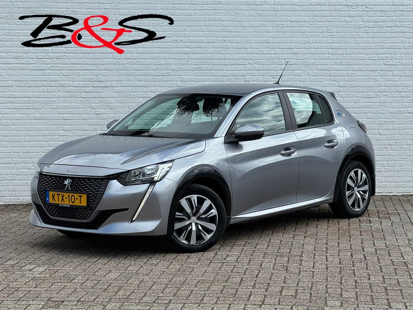 Peugeot e-208 EV Active Pack 50 kWh Camera+pdc Cruise CarPla, Auto's, Peugeot, Zwart, Parkeersensor, Te koop, Stadsauto