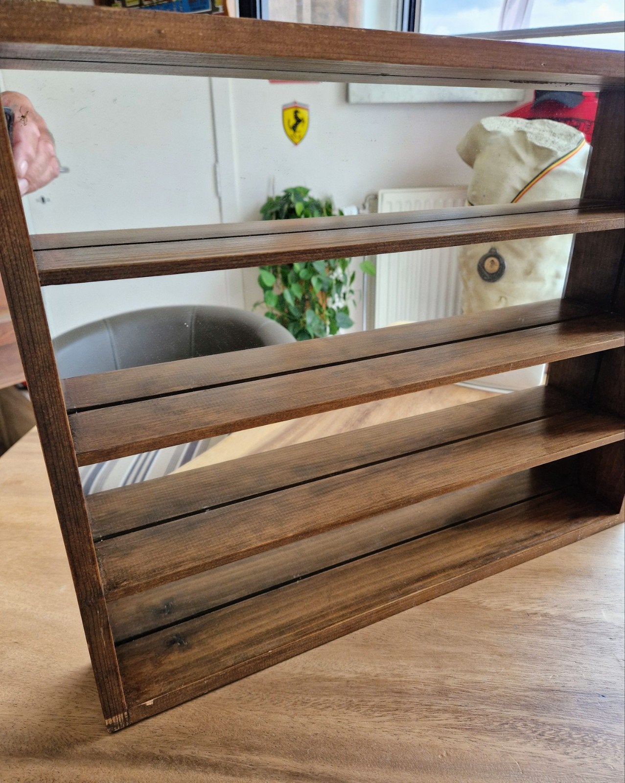 Étagère en bois avec miroir, Enlèvement