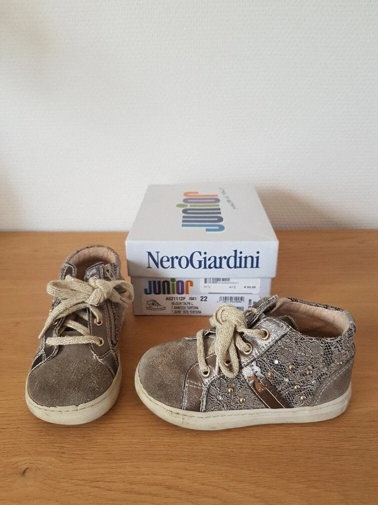 Chaussures pour enfant NERO GIARDINI - Pointure 22, Gebruikt, Jongen of Meisje, Schoenen, Ophalen of Verzenden