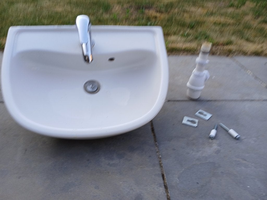 Gebruikte handwasbak met kraan en afloop., Bricolage & Construction, Sanitaire, Enlèvement, Utilisé, Pierre, Autres types