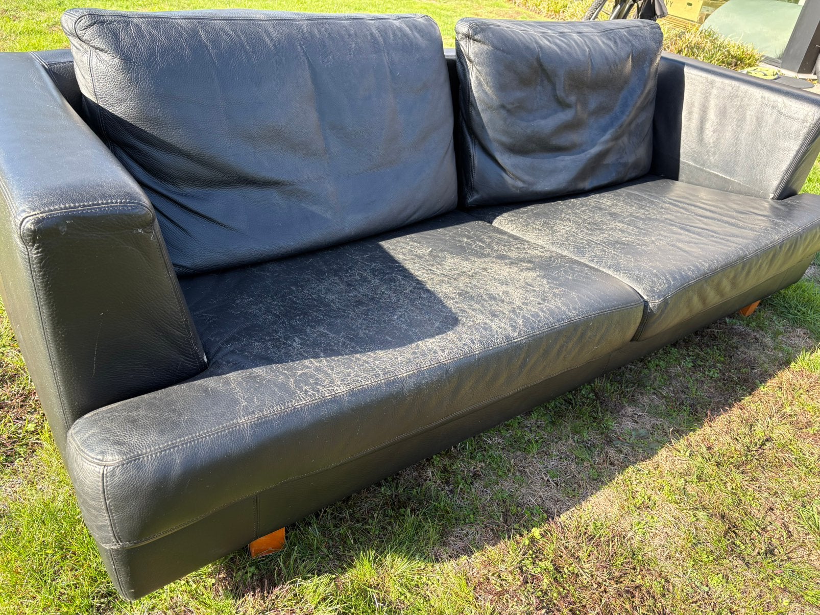 Karaktervolle zwarte lederen fauteuil, Enlèvement, Utilisé